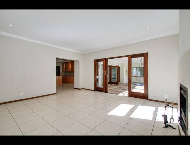 3 BEDROOM HOUSE FOR SALE IN LONEHILL